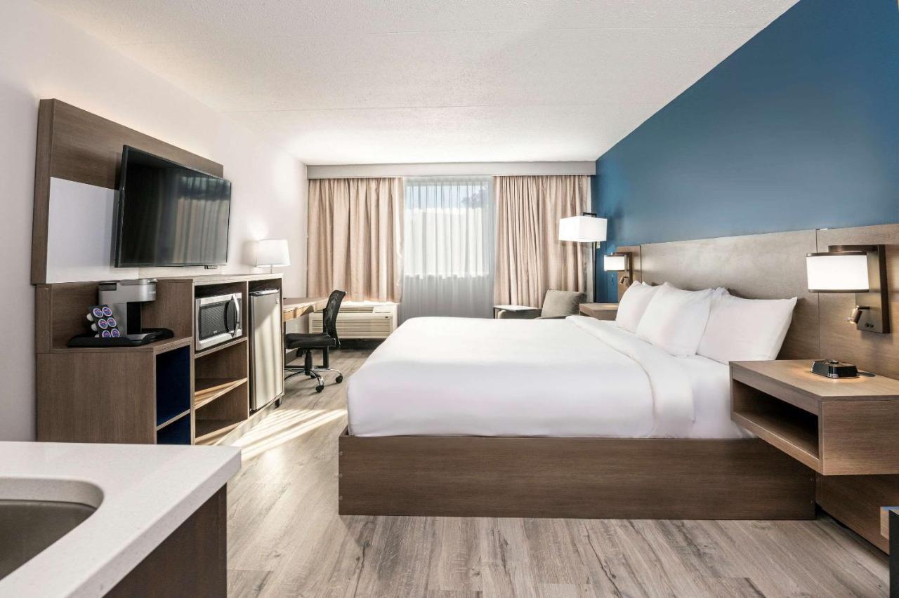 Comfort Suites Kingston Central Exteriör bild