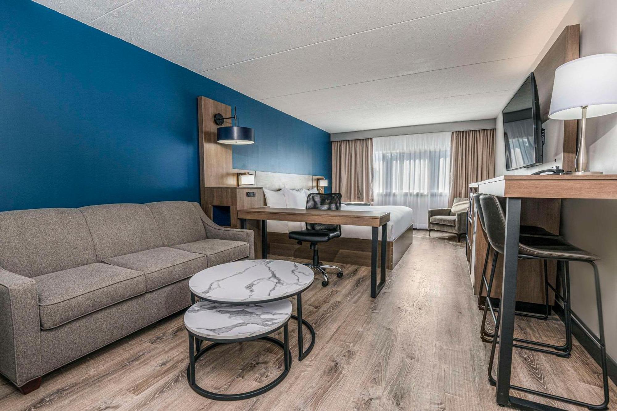 Comfort Suites Kingston Central Exteriör bild