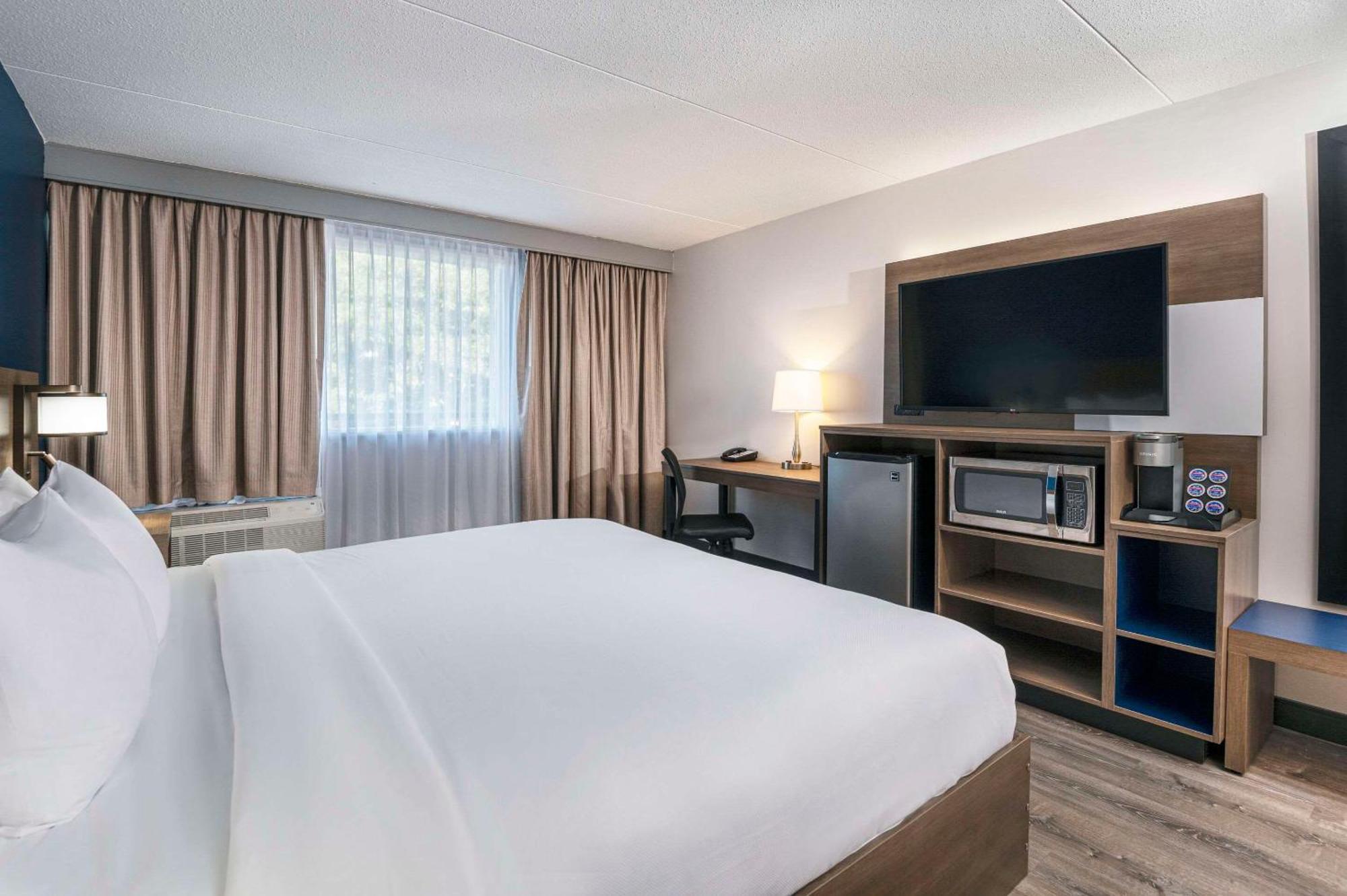 Comfort Suites Kingston Central Exteriör bild