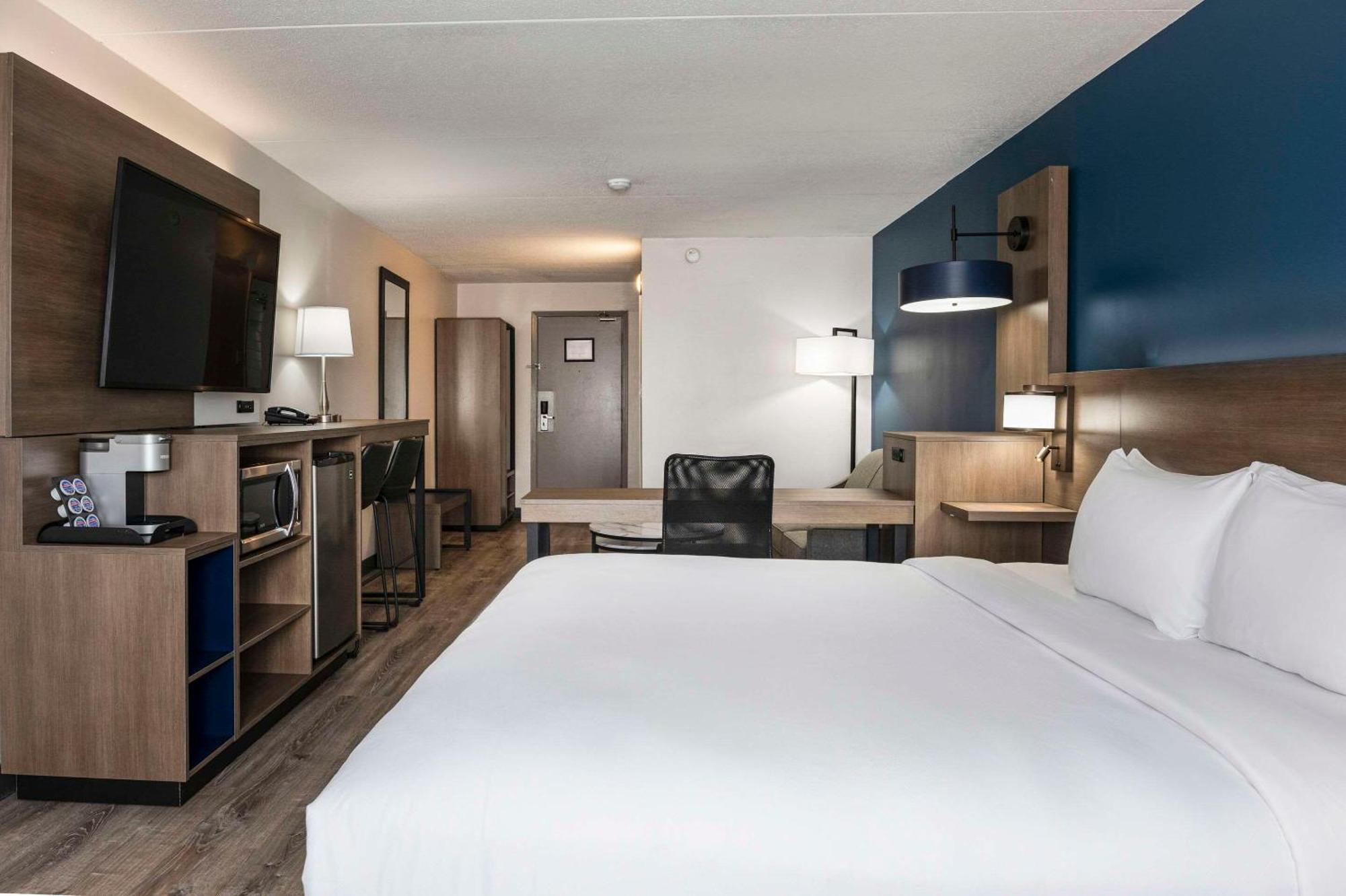 Comfort Suites Kingston Central Exteriör bild