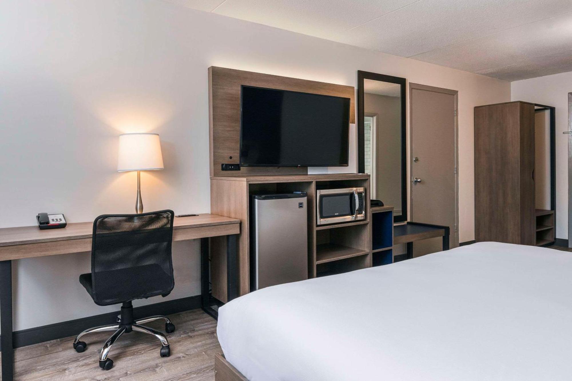Comfort Suites Kingston Central Exteriör bild