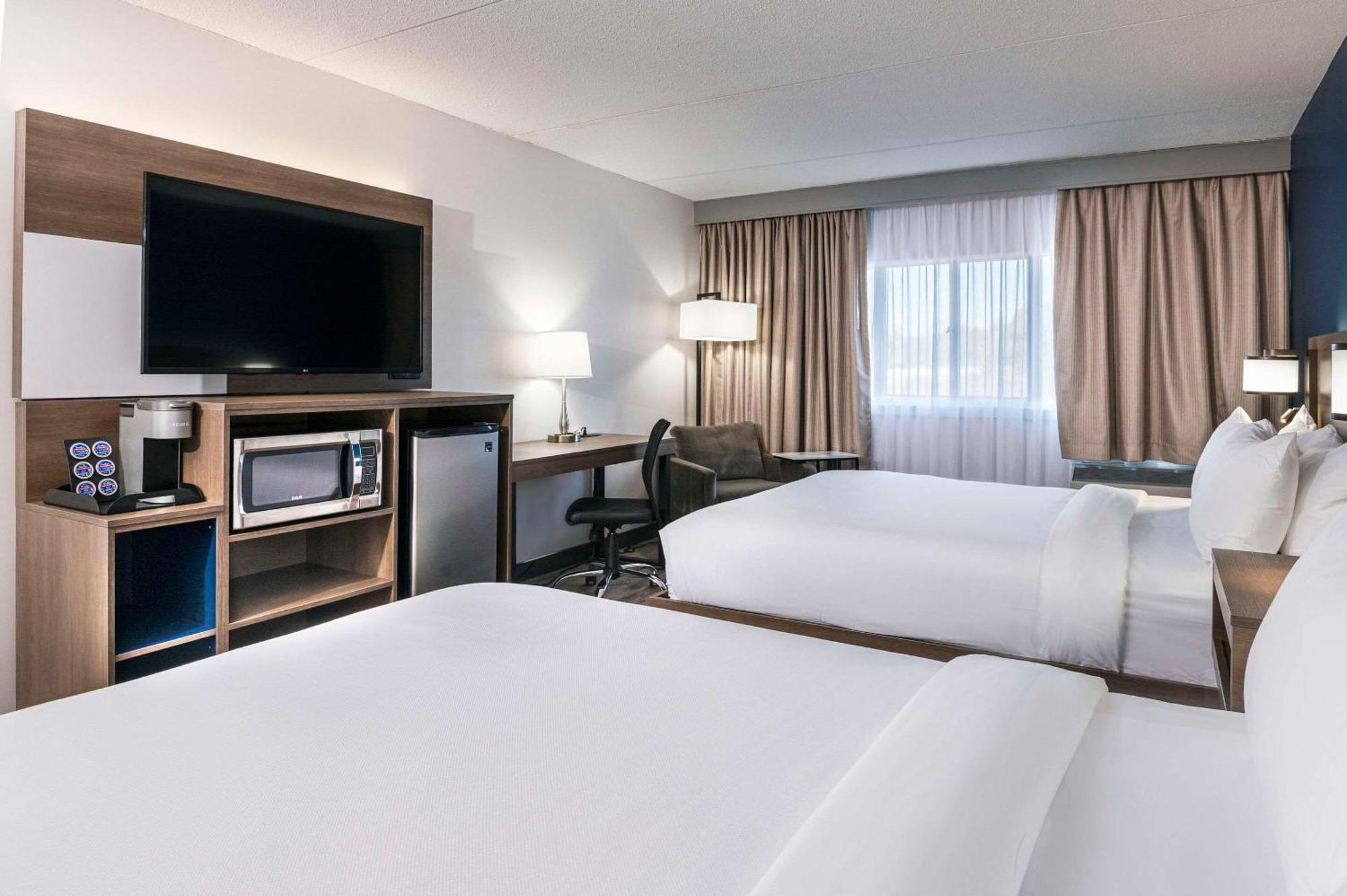 Comfort Suites Kingston Central Exteriör bild