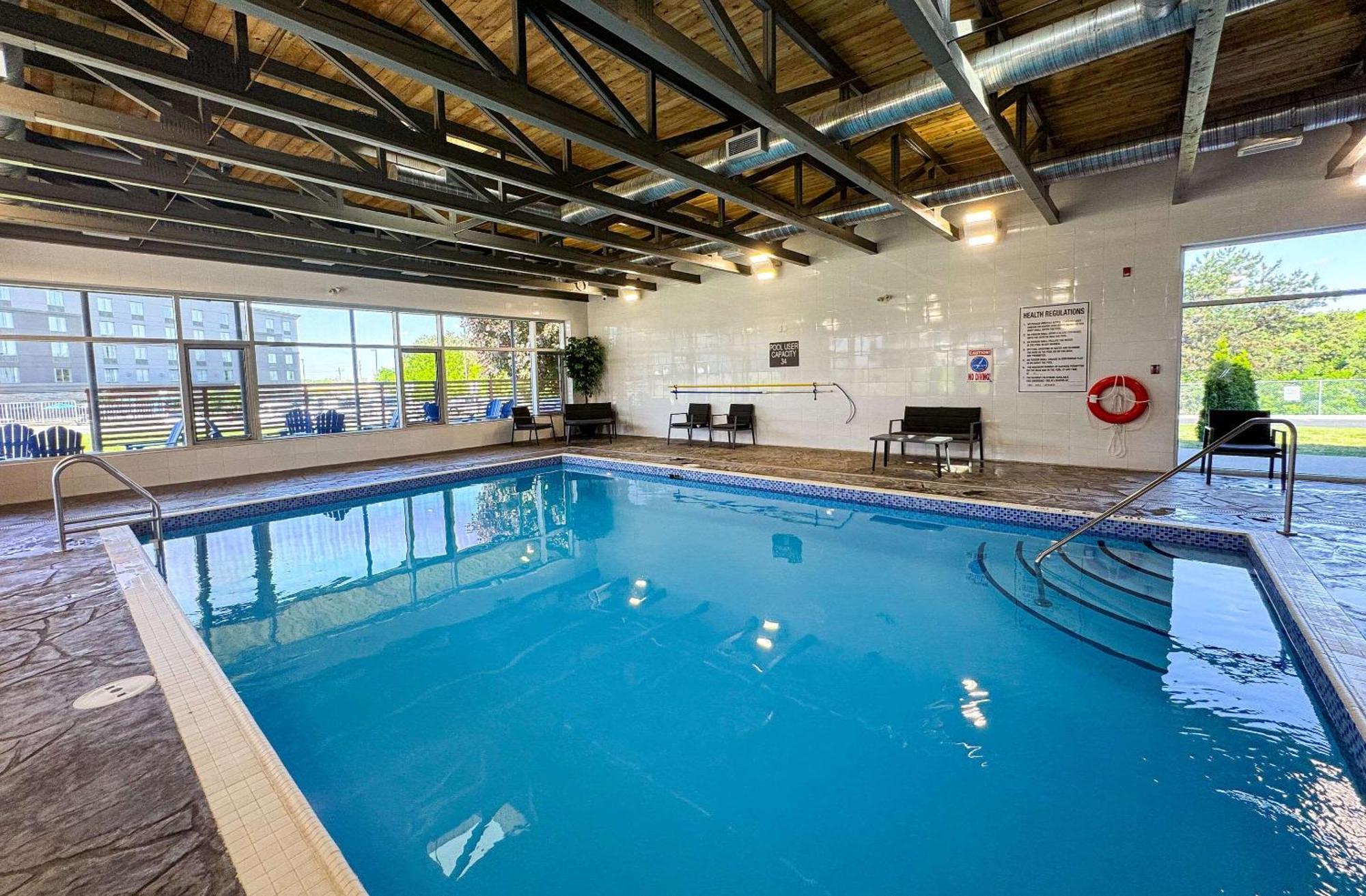 Comfort Suites Kingston Central Exteriör bild