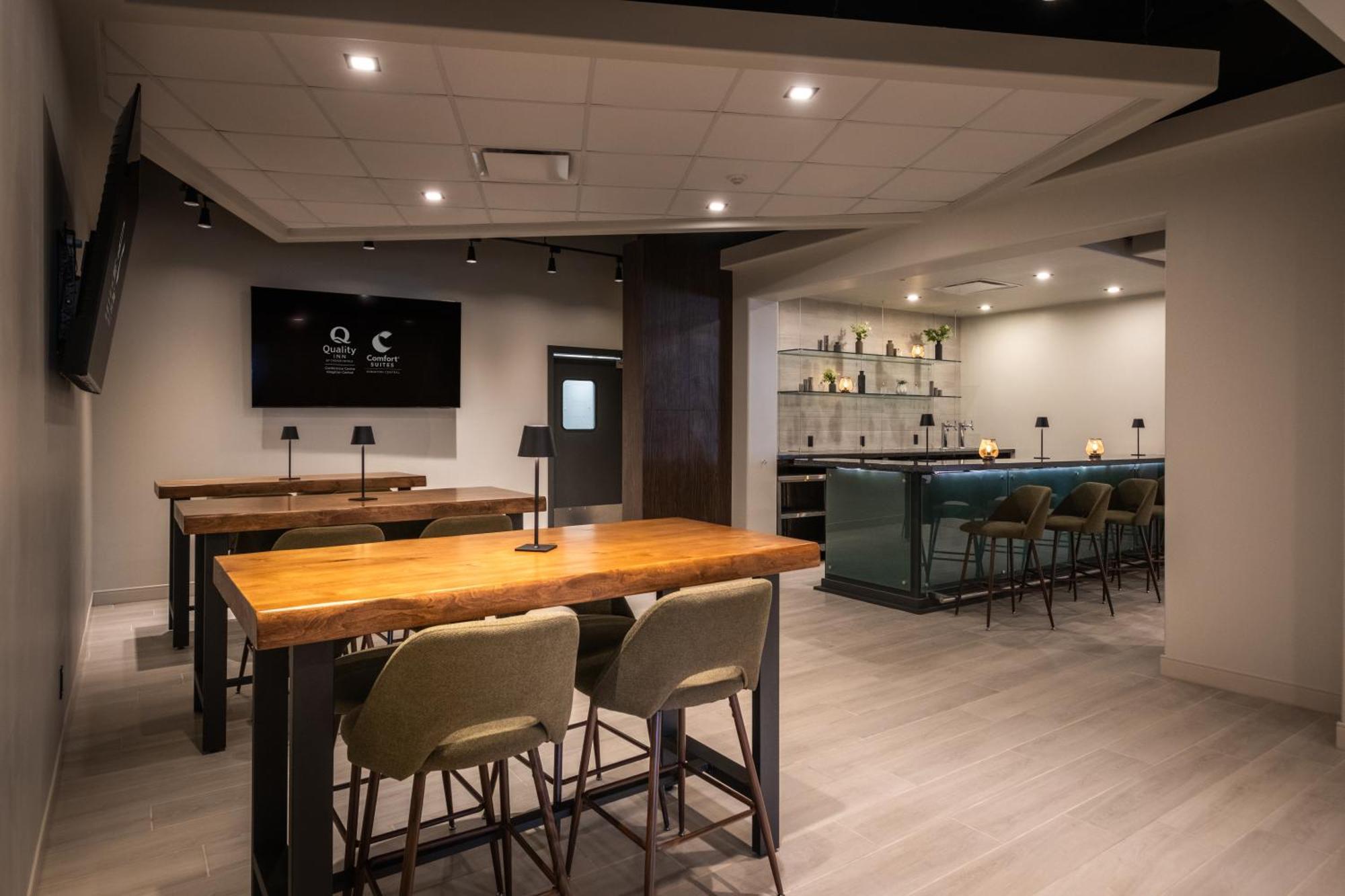 Comfort Suites Kingston Central Exteriör bild