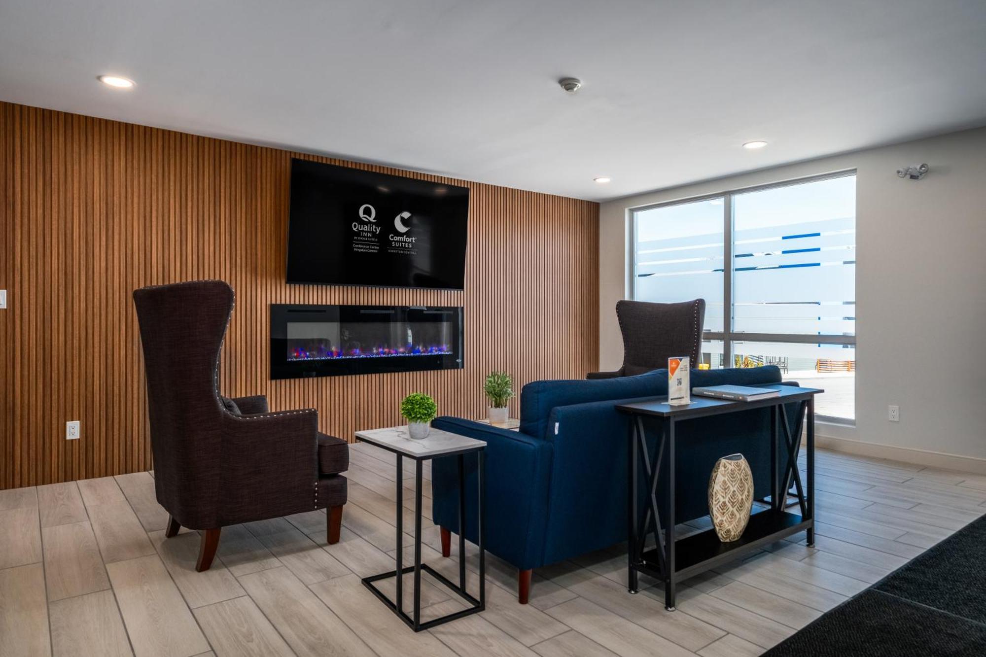 Comfort Suites Kingston Central Exteriör bild